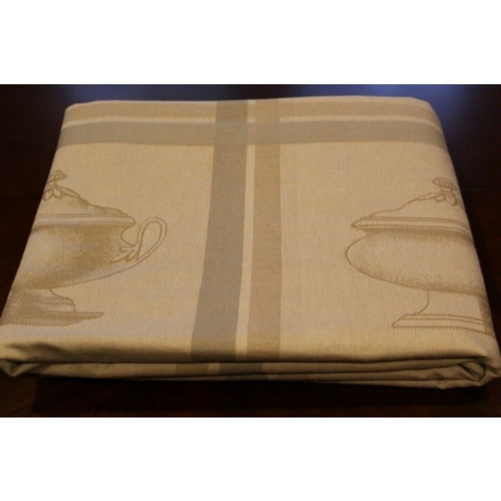 Willams-Sonoma Tureen Table Run+4 Placemats